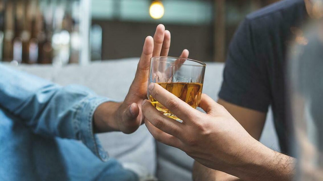 Главная картинка новости: Коронавирусная инфекция и алкоголь 