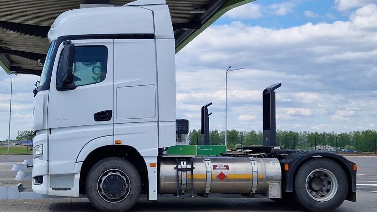 Главная картинка новости: Продажи КАМАЗа в апреле упали почти на треть