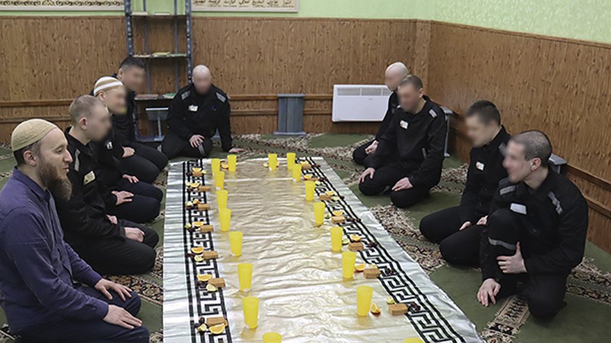 Главная картинка новости: В колонии Татарстана привозят халяльные продукты для осужденных, держащих пост 