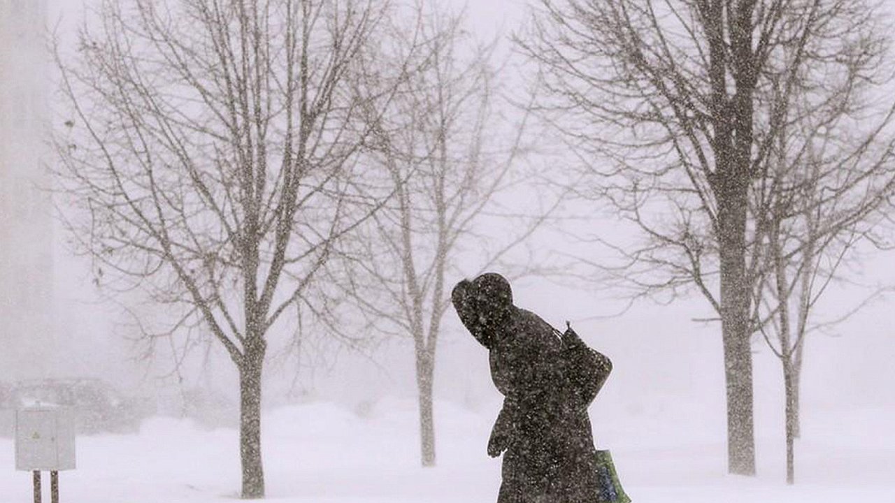Главная картинка новости: Ухудшение погоды, снег, метель и сильный ветер