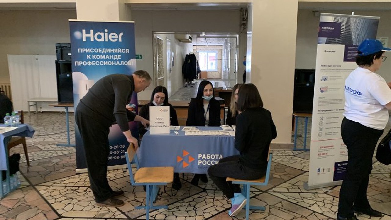 Главная картинка новости: Жителям Мариуполя, прибывшим в Челны, помогли найти работу