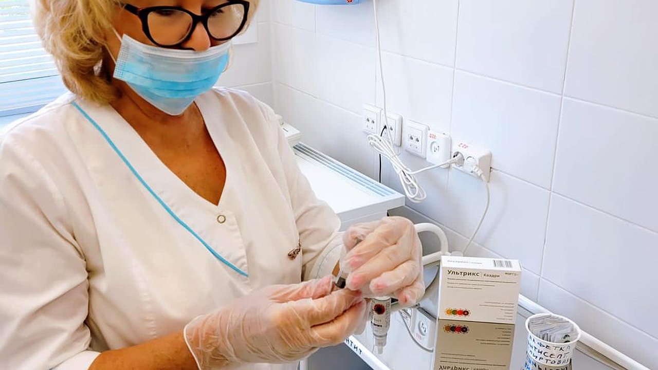 Главная картинка новости: В челнинских детсадах начали делать прививки от гриппа