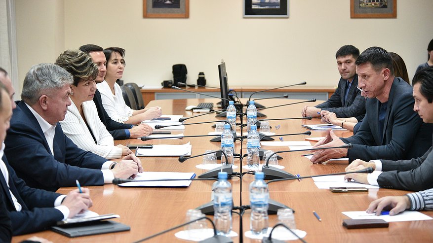 Главная картинка новости: В мэрии рассмотрели возможность развития в Челнах инфраструктуры контейнерных перевозок