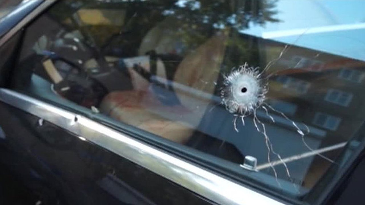 Главная картинка новости: В Челнах обстреляли авто