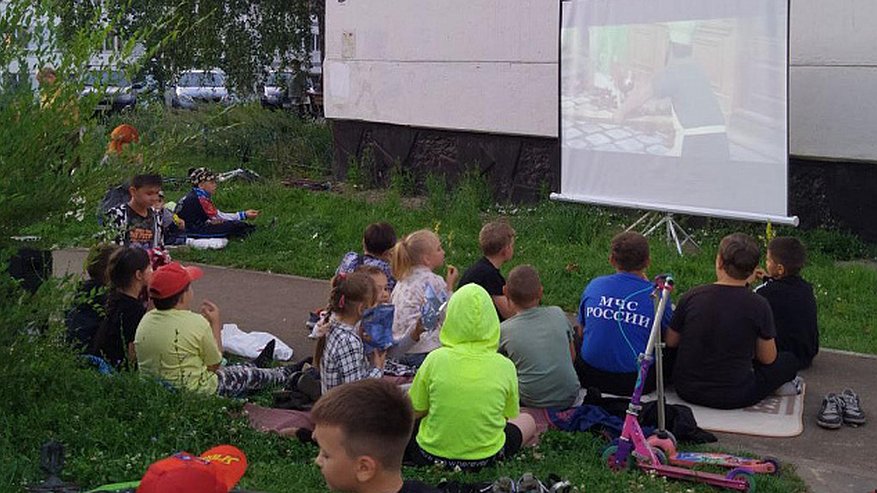 Главная картинка новости: Во дворах Челнов все лето будут проводить праздники