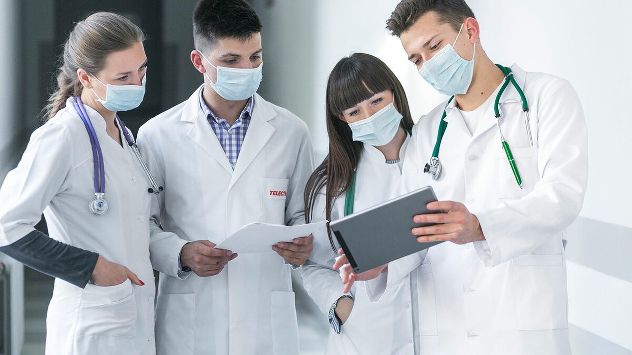 Главная картинка новости: 360 врачей приехали в Набережные Челны по грантовой программе