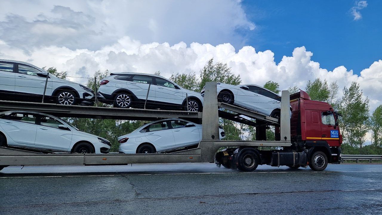 Главная картинка новости: Минпромторг уточнил, какие автомобили нужно покупать чиновникам