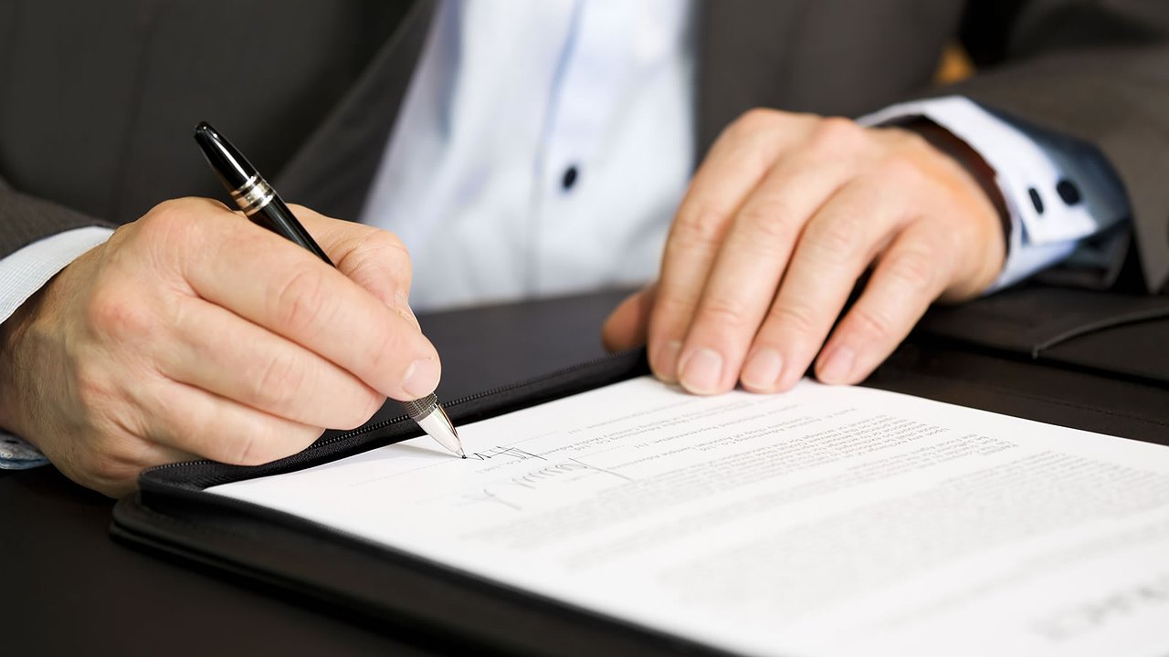 Главная картинка новости: Татарстанцы стали чаще обращаться в МФЦ с заявлением о запрете проведения сделок без личного участия