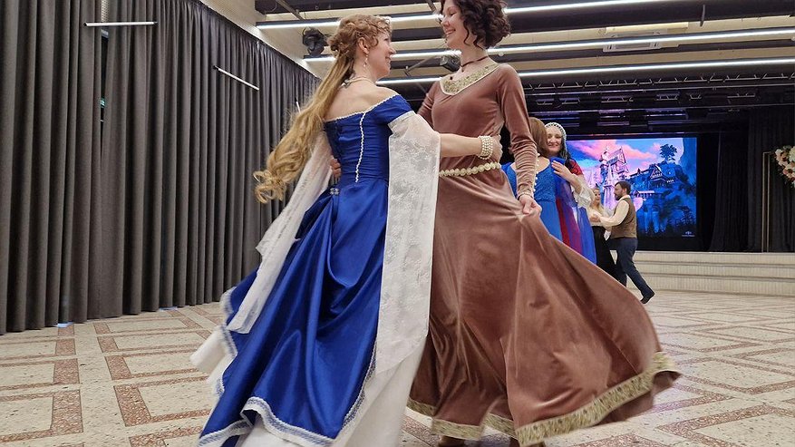 Главная картинка новости: Средиземье в Челнах: в автограде прошел средневековый бал