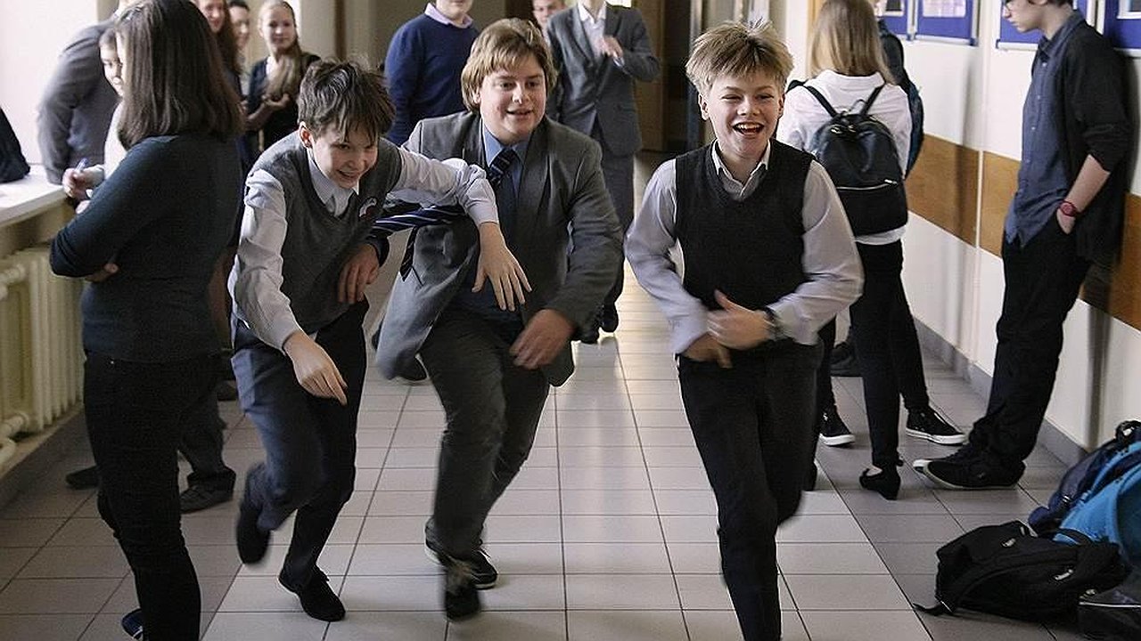 Главная картинка новости: В Челнах стартует прием заявлений в школы