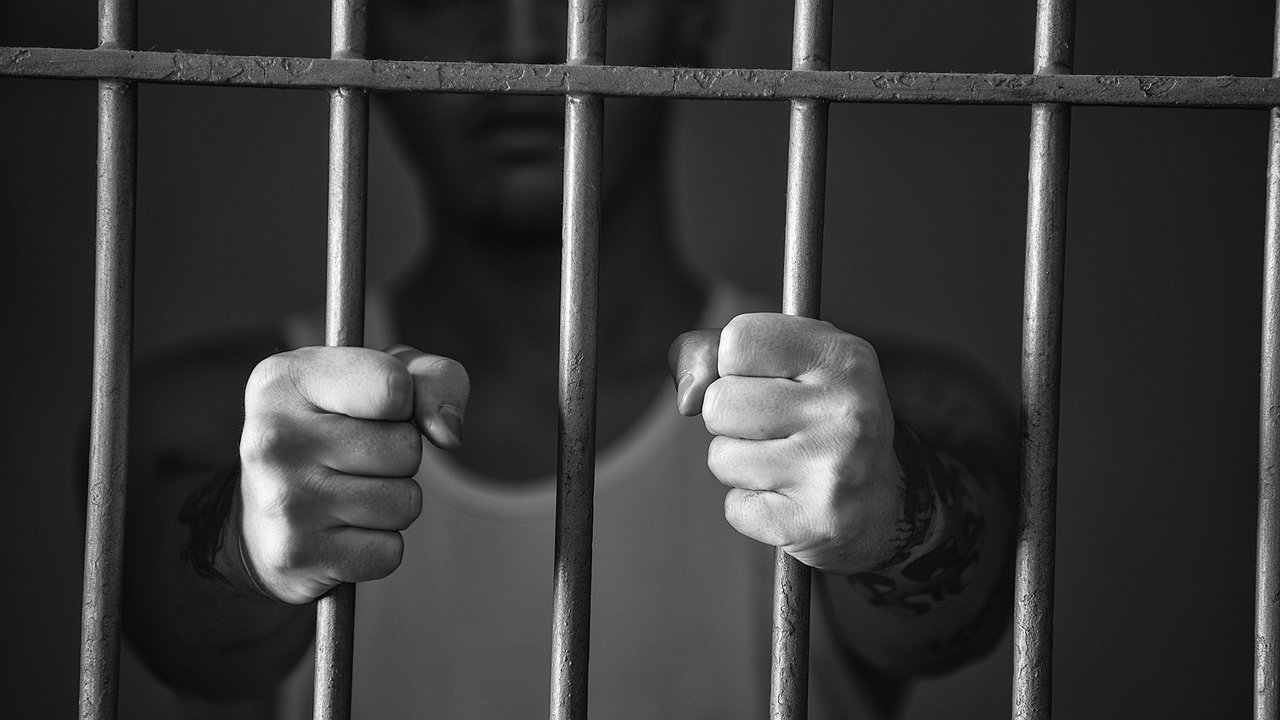 Главная картинка новости: Челнинец «пересидел» в колонии лишние 8 месяцев