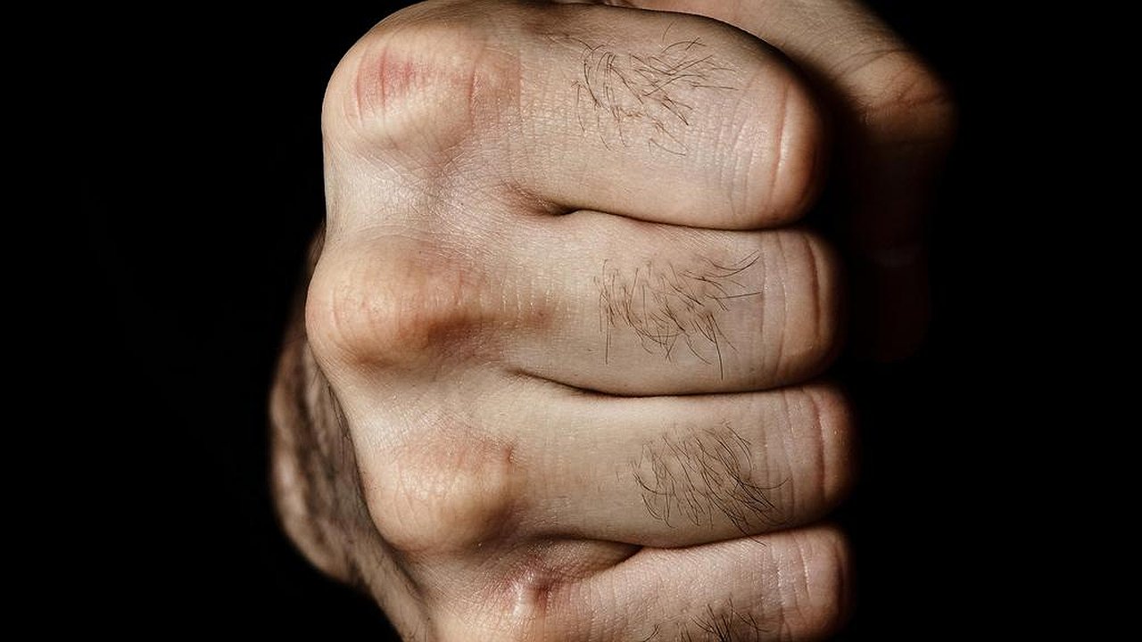 Главная картинка новости: В Татарстане пьяный покупатель сломал подростку челюсть