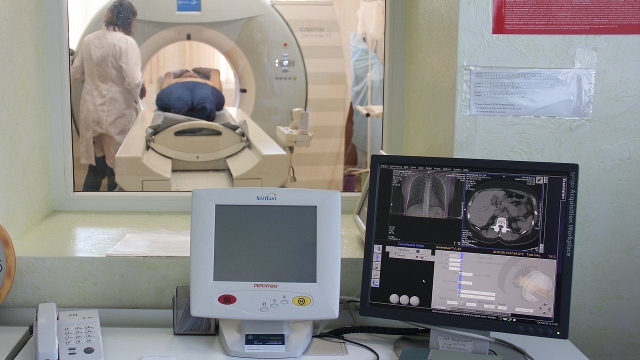 Главная картинка новости: Прокуратура помогает челнинцу взыскать с поликлиники расходы на КТ