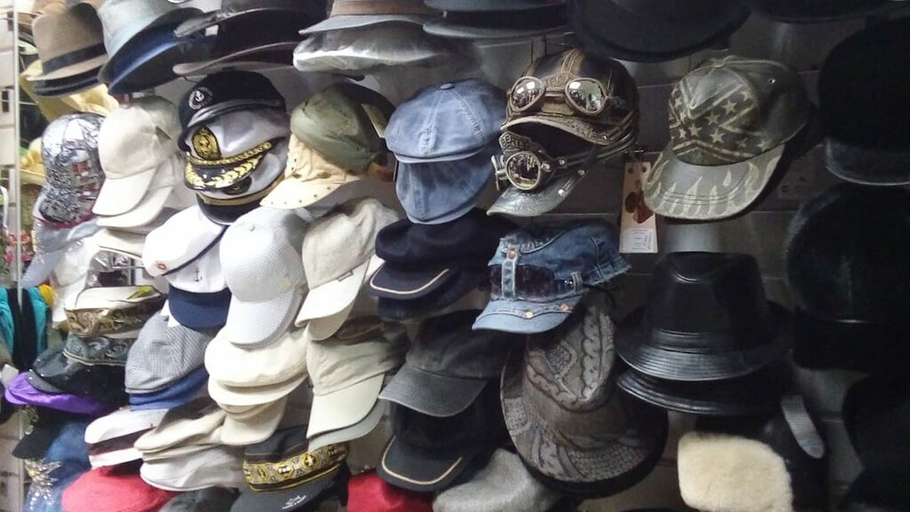 Главная картинка новости: В Челнах полицейские изъяли у бизнесмена бейсболку и панаму