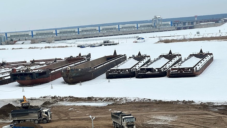 Главная картинка новости: «Раньше росли деревья и можно было гулять, птицы пели, сейчас картина под окнами оставляет желать лучшего»