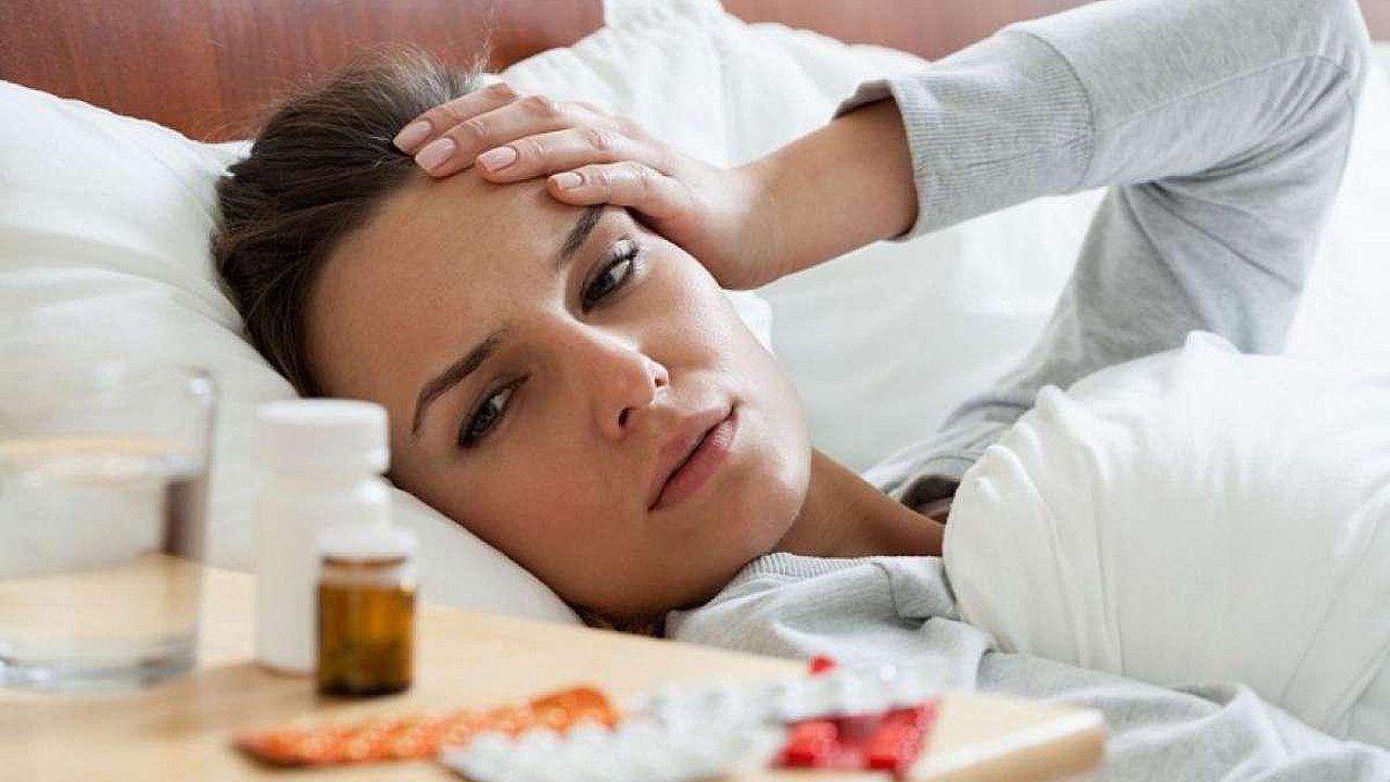 Главная картинка новости: Симптомы «омикрона» - усталость, температура и кашель