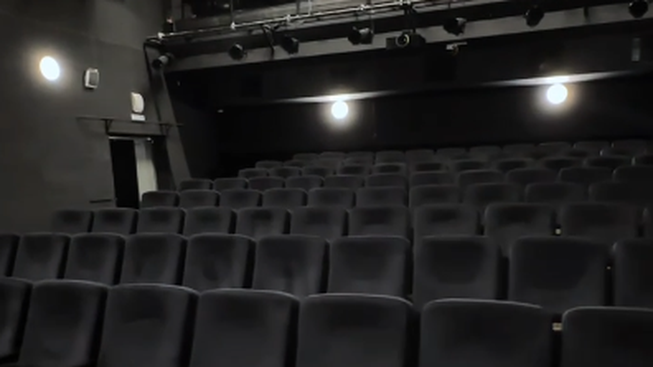 Главная картинка новости: В драмтеатре «Мастеровые» обновили малый зал