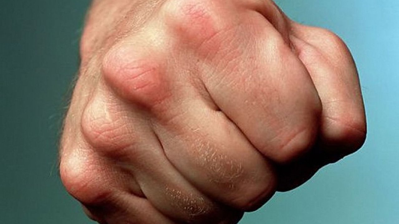 Главная картинка новости: В Татарстане мужчина пытался разнять дерущихся, но нечаянно избил одного из них до смерти