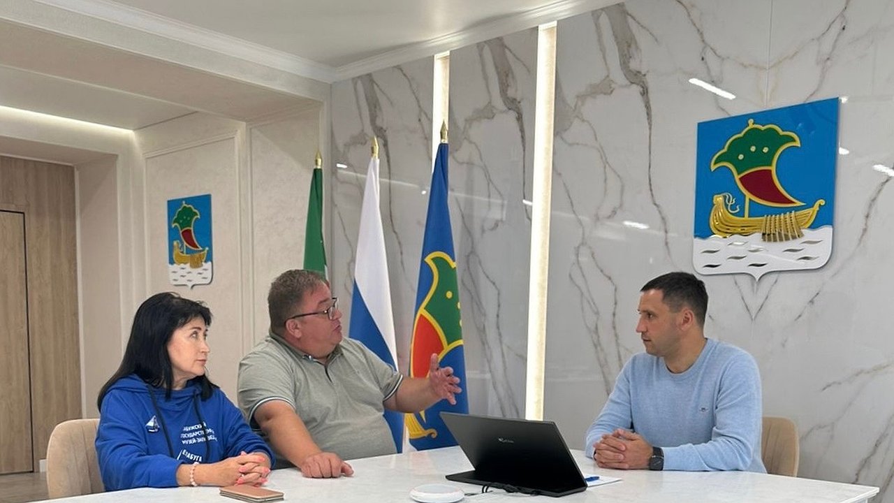 Главная картинка новости: Власти Челнов обсуждают место для строительства причала