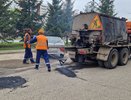 На местном проезде у 7/20 в Челнах начался ямочный ремонт (фото)