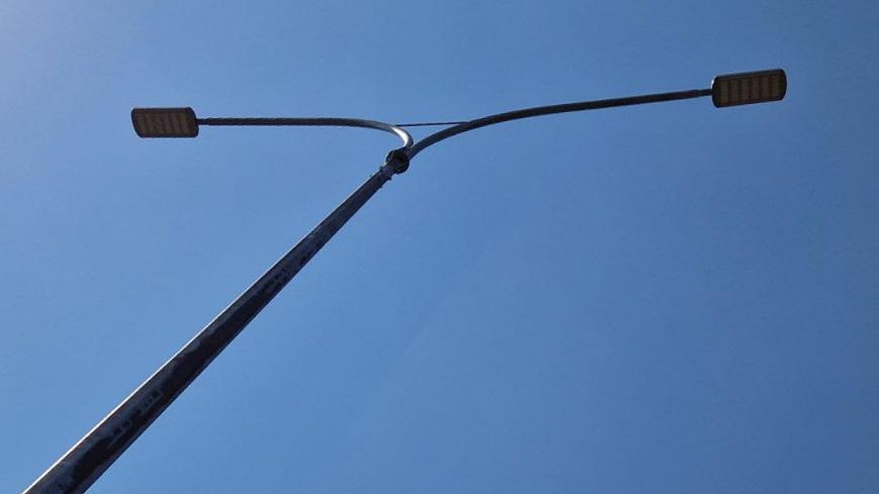 Главная картинка новости: Жители Большой Шильны четыре месяца ждали ремонта уличного освещения – помогла прокуратура