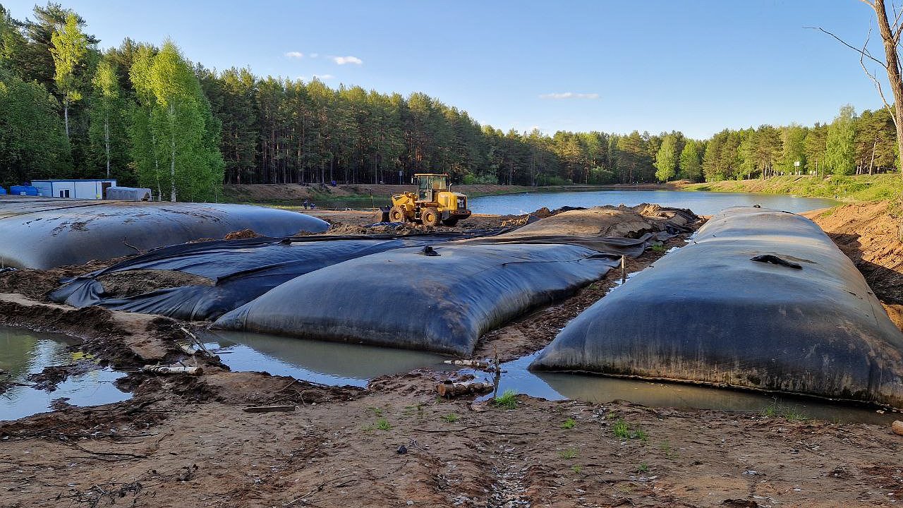 Главная картинка новости: Очистка дна озера в парке Прибрежном в Челнах обошлась в 2,7 млн рублей – работы завершены