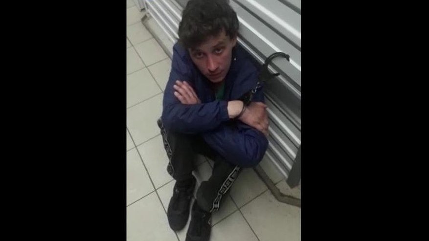 Главная картинка новости: В одном из челнинских магазинов мужчина оголился