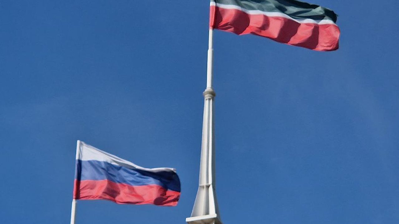 Главная картинка новости: Сегодня жители Татарстана будут работать на час меньше