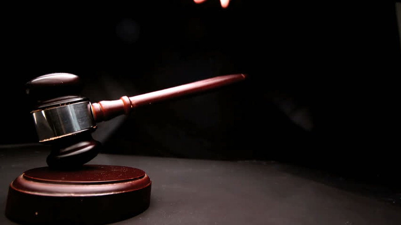 Главная картинка новости: Челнинец напал на женщину с молотком