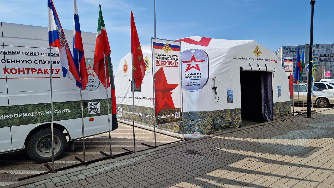 Главная картинка новости: 2025 год объявлен в Татарстане Годом защитника Отечества