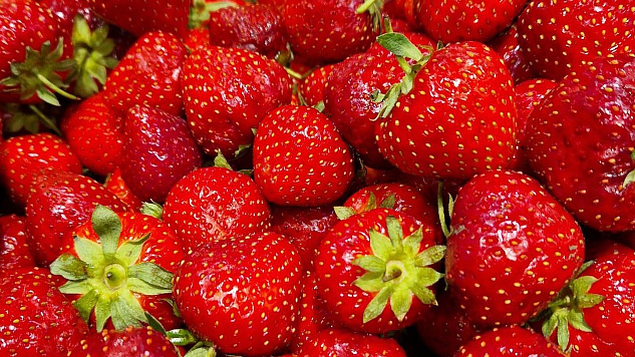 Главная картинка новости: Спрос на клубнику в шоколаде перед 8 Марта вырос в 2,5 раза