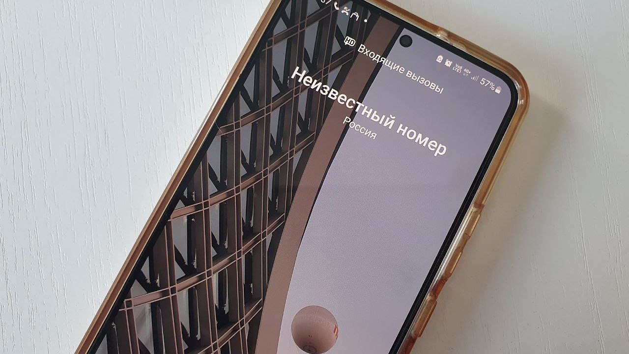 Главная картинка новости: В Челнах мошенники ограбили пенсионерку и убедили стать курьером