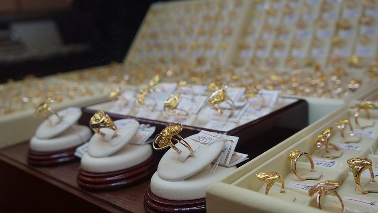 Главная картинка новости: Челнинский ювелирный магазин потерял более миллиона рублей