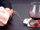 Попалась: челнинка незаконно продала две бутылки водки полицейскому