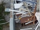 Жалобы: судебные приставы съехали, а мусор остался