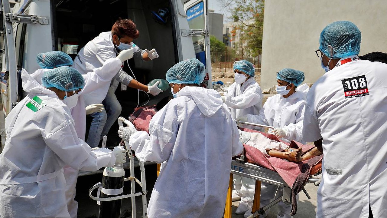 Главная картинка новости: Мурашко заявил, что нынешняя волна коронавируса в РФ распространяется быстрее предыдущих