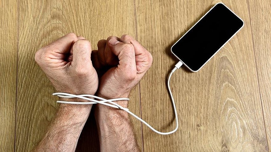 Главная картинка новости: Челнинец попросил у прохожего телефон, чтобы вызвать такси, и убежал