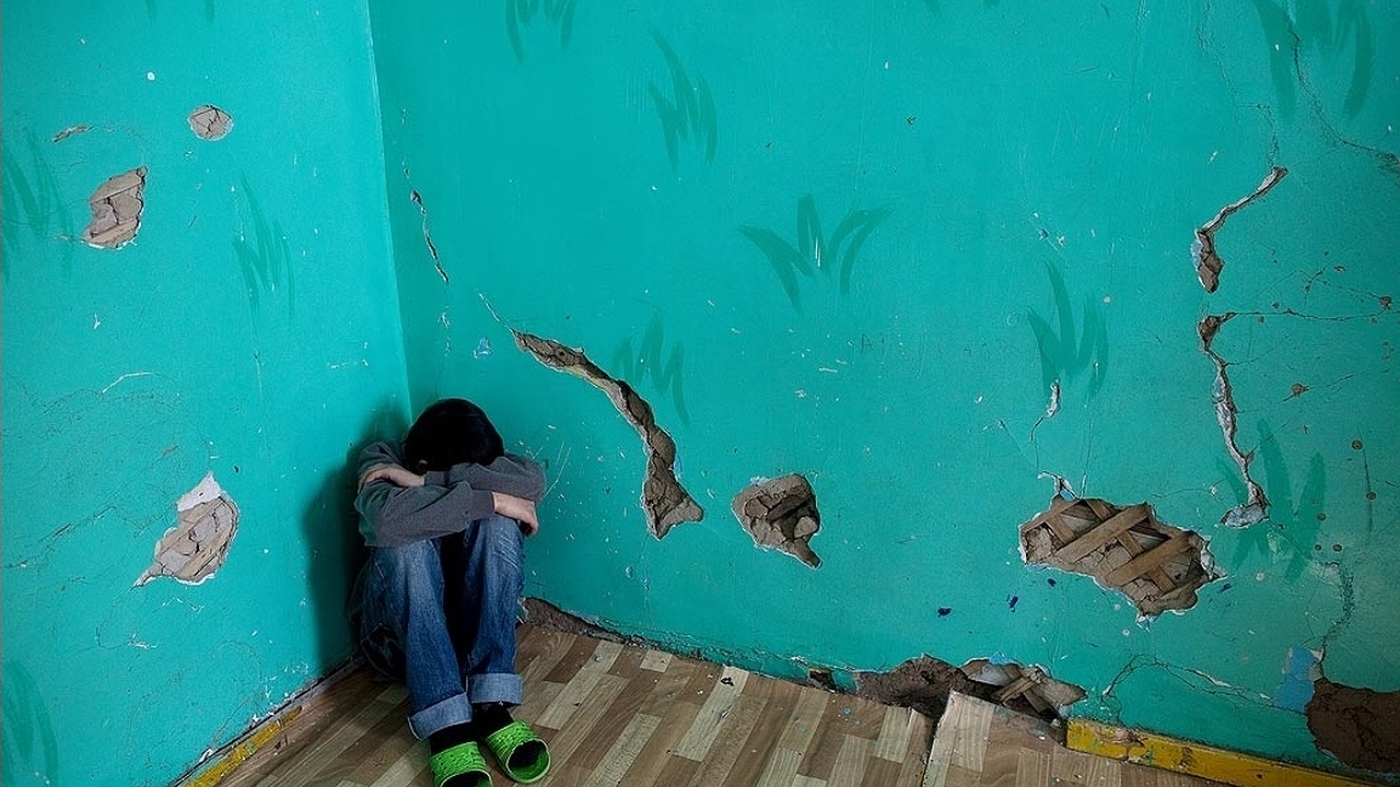 Главная картинка новости: Суд оставил на свободе мать маленьких братьев-маугли из Челнов