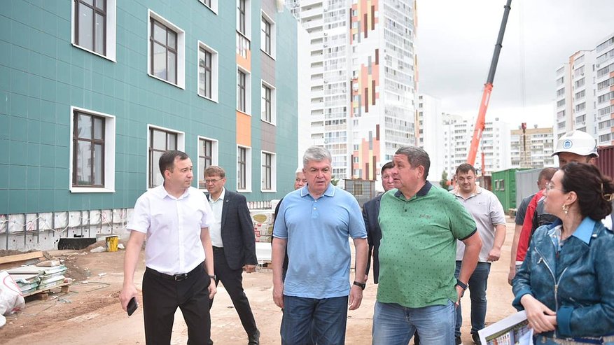 Главная картинка новости: Мэр Челнов проверил ход строительства новой школы