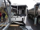Пассажирский автобус влетел в металлоконструкцию 