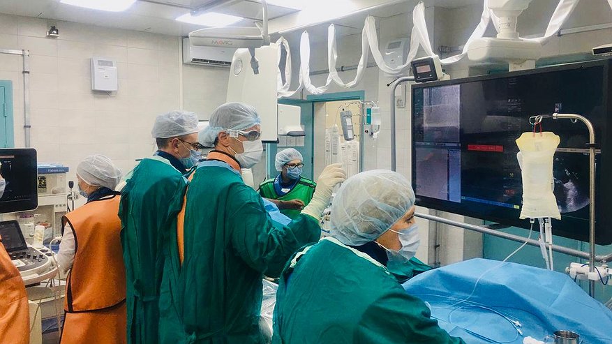 Главная картинка новости: Команда челнинских врачей провела уникальную операцию на сердце