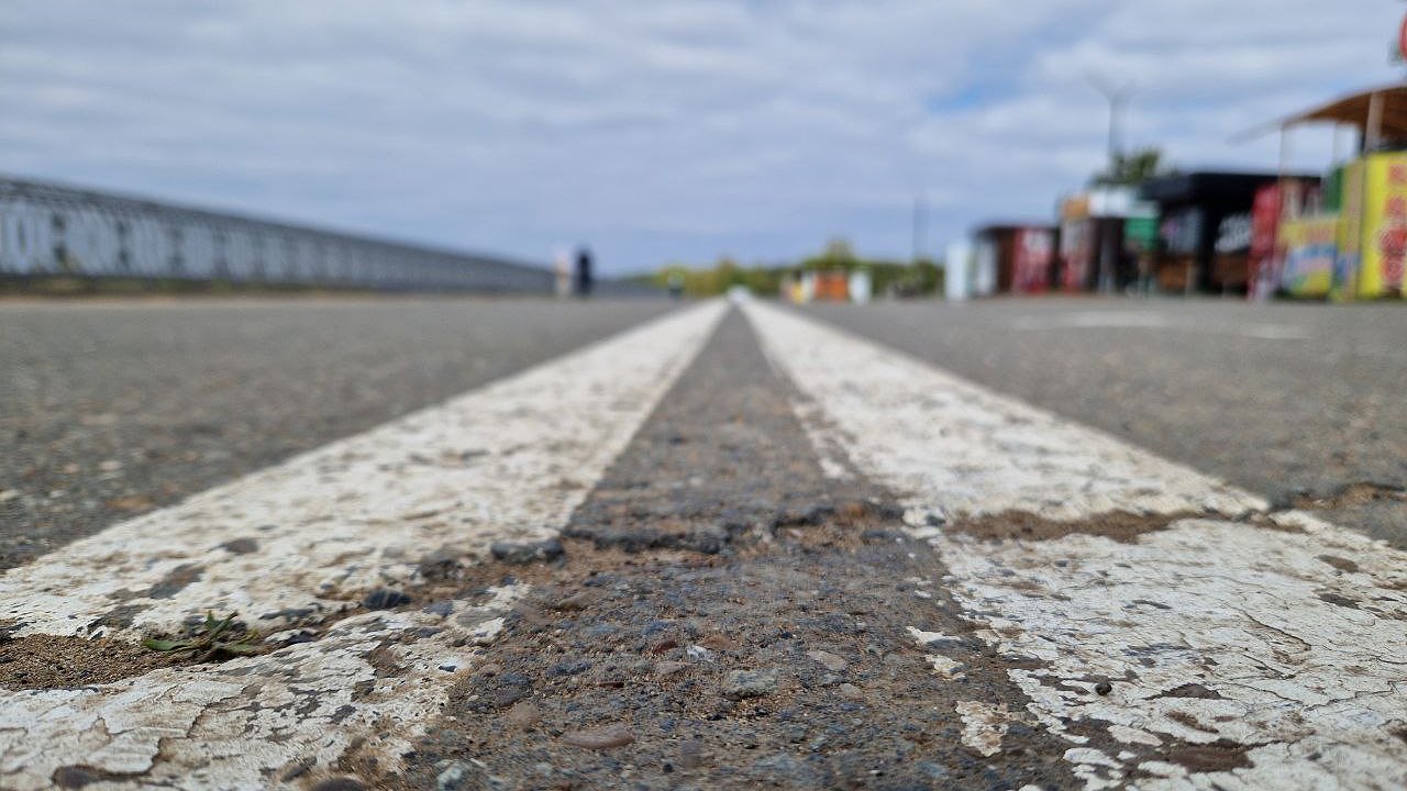 Главная картинка новости: Город засыпает – просыпаются самокатчики: запрет СИМ на набережной Челнов не сработал (видео)