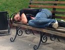 В Татарстане преступник обокрал спящего на скамье мужчину