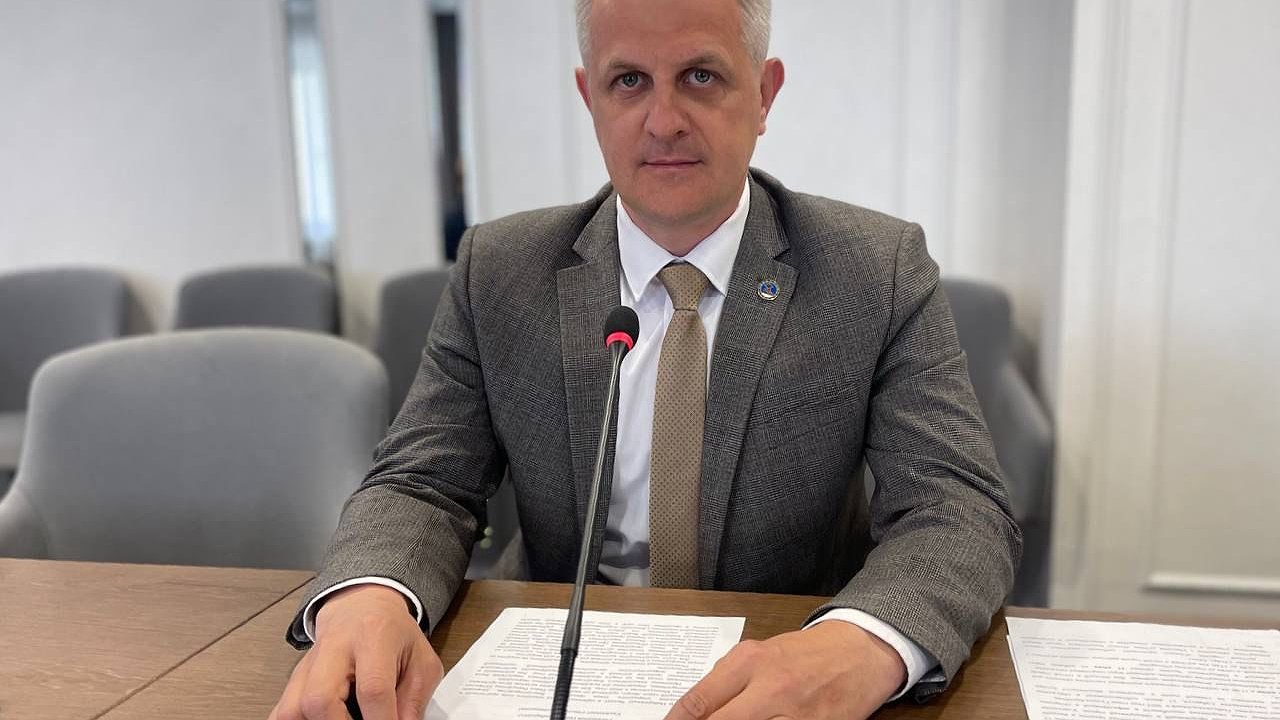 Главная картинка новости: В Челнах план по ремонту дворов выполнен наполовину 