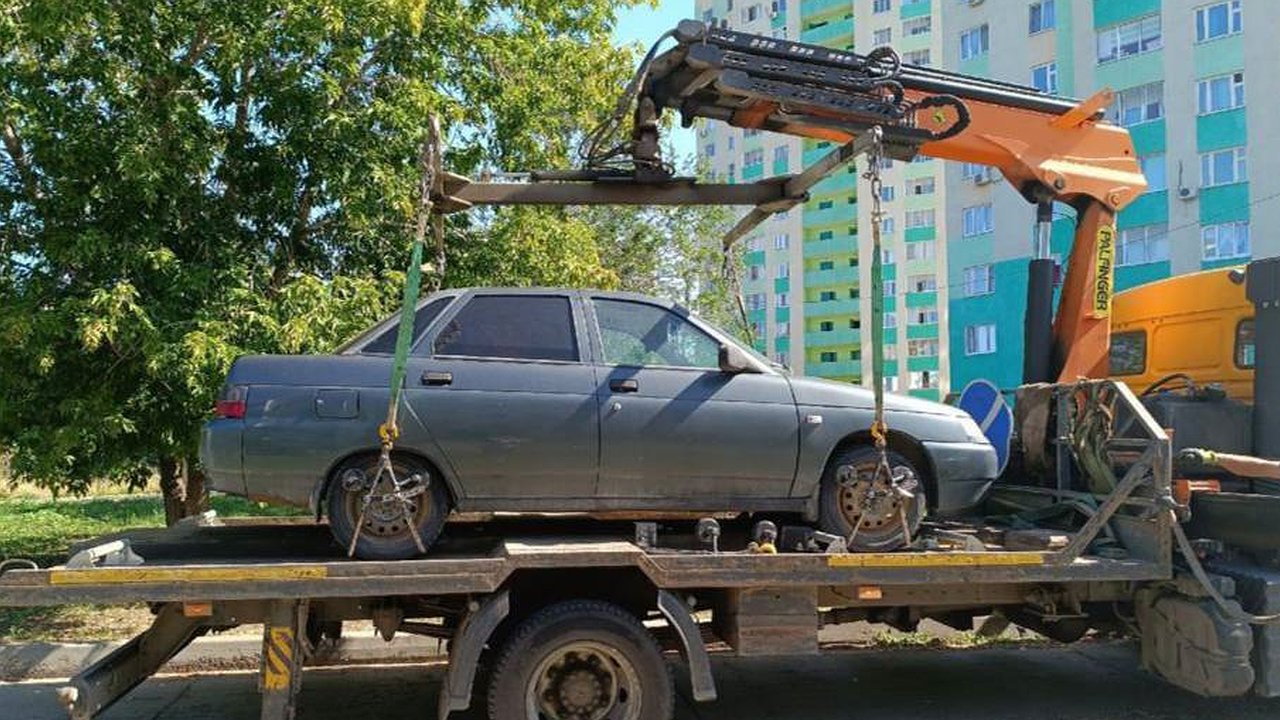 Главная картинка новости: Челнинец вернулся из магазина и распрощался с автомобилем