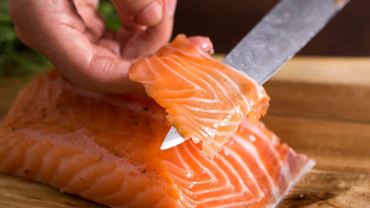 Главная картинка новости: Вроде, не голодный год: челнинка украла в магазине 11 упаковок семги