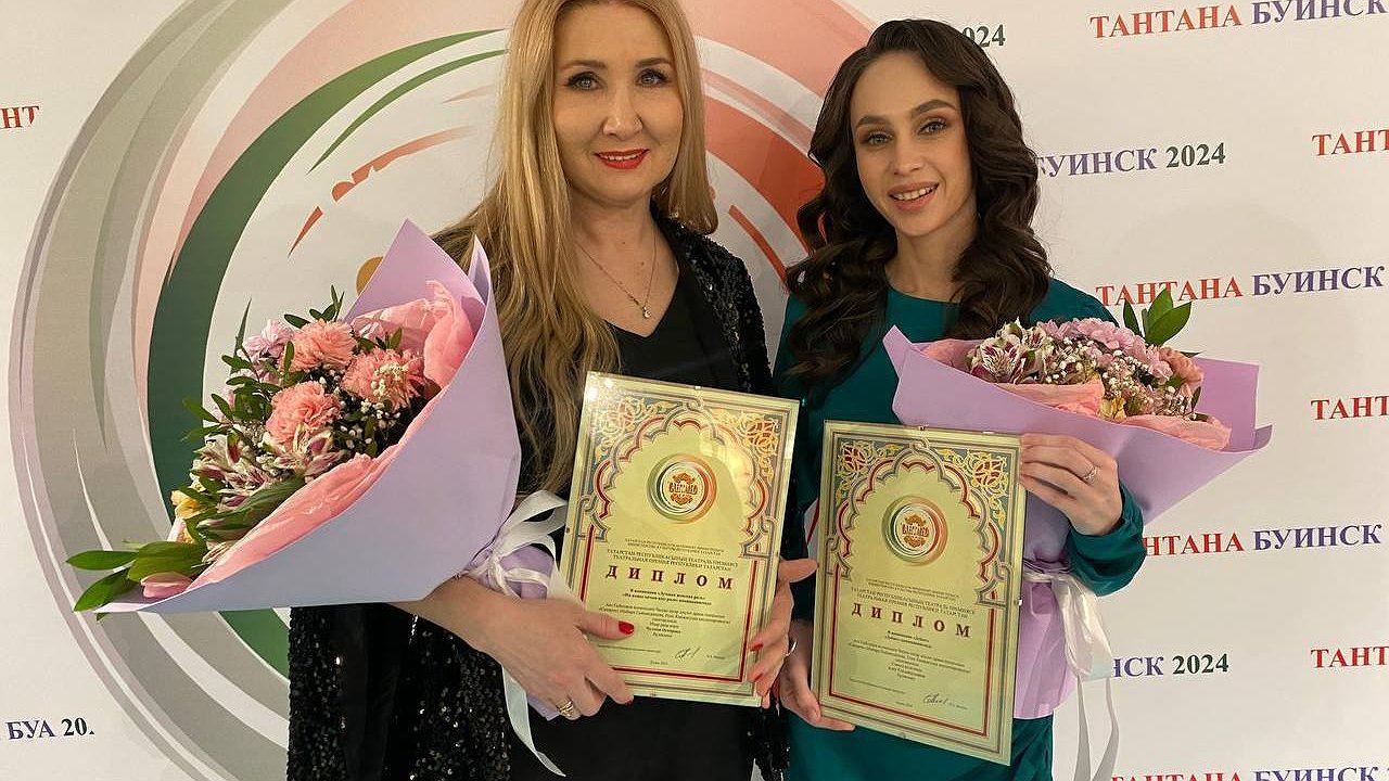 Главная картинка новости: Актрисы татдрамтеатра Челнов победили в двух номинациях премии «Тантана»