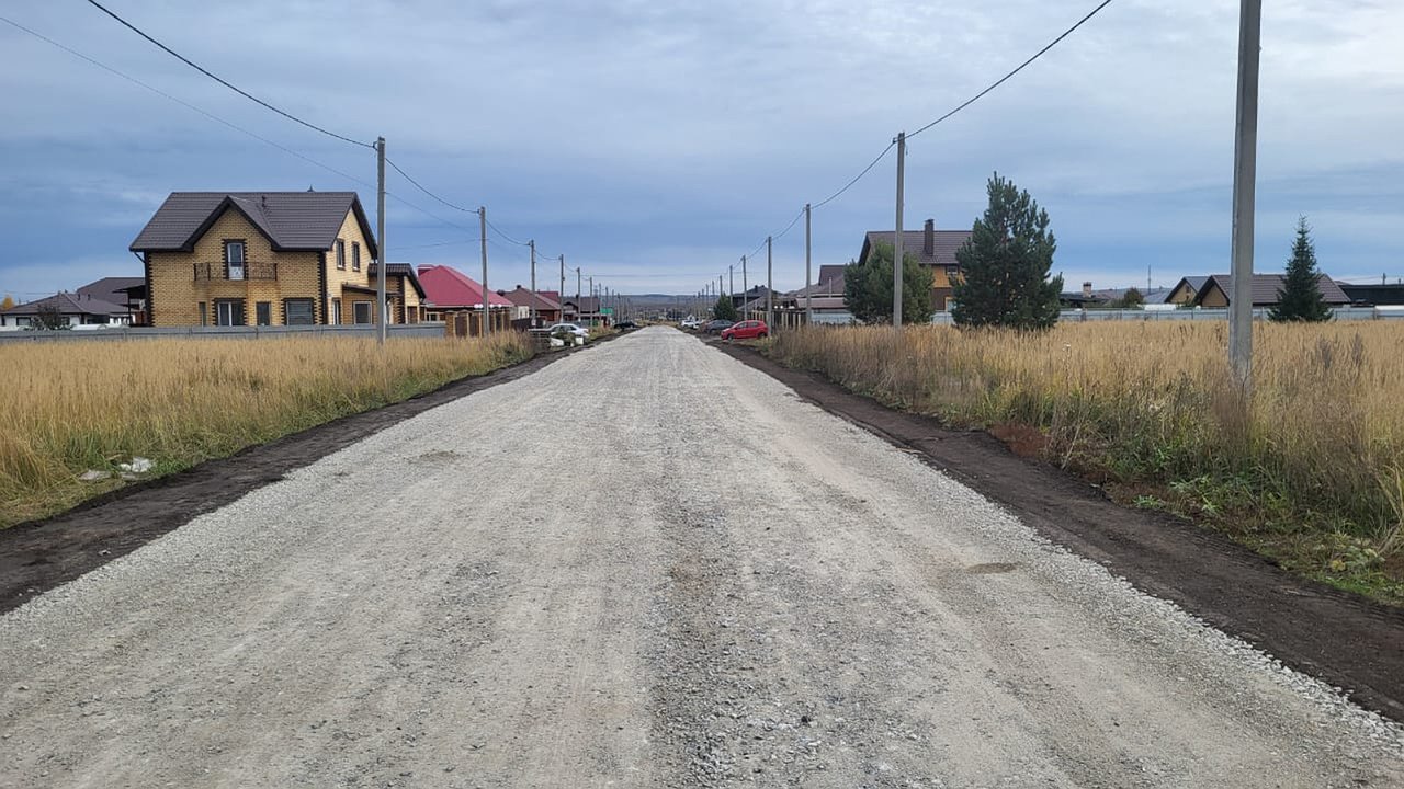 Главная картинка новости: В Азьмушкино под Челнами благоустроили дороги для многодетных семей