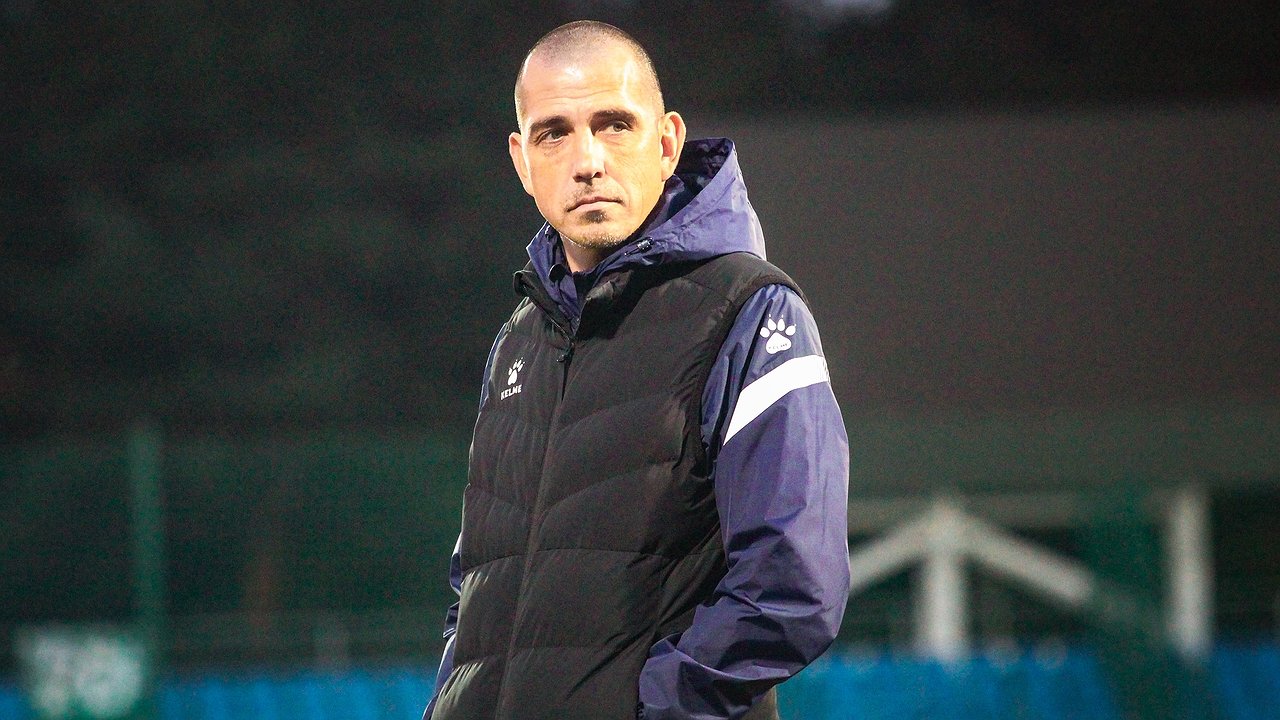 Главная картинка новости: Главный тренер покидает ФК КАМАЗ