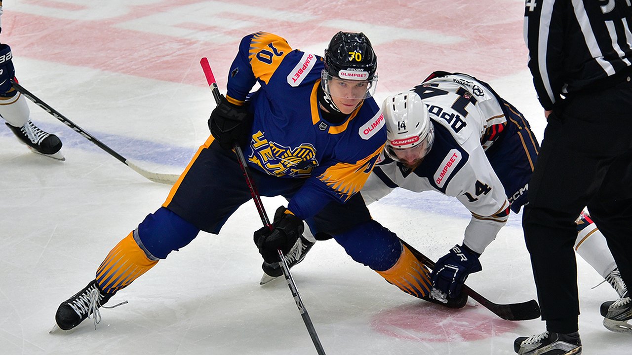 Главная картинка новости: ХК «Челны» разгромил «Олимпию» под руководством нового тренера